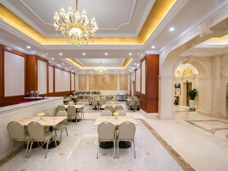 Vienna International Hotel (Shenzhen Bantian Huancheng South Road) 17/35