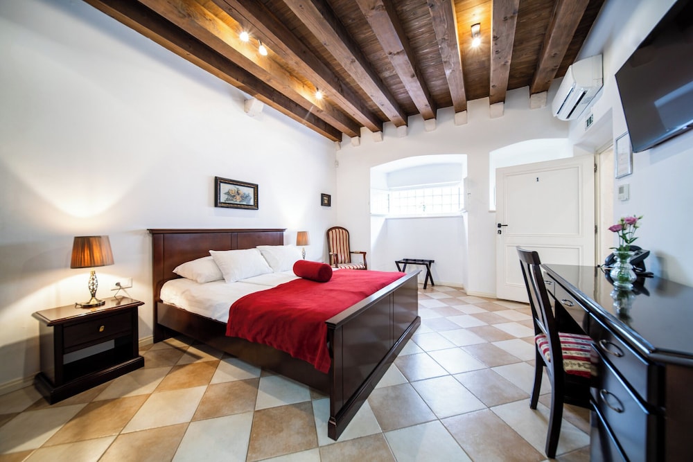 SUNce Palace Apartments 16/48