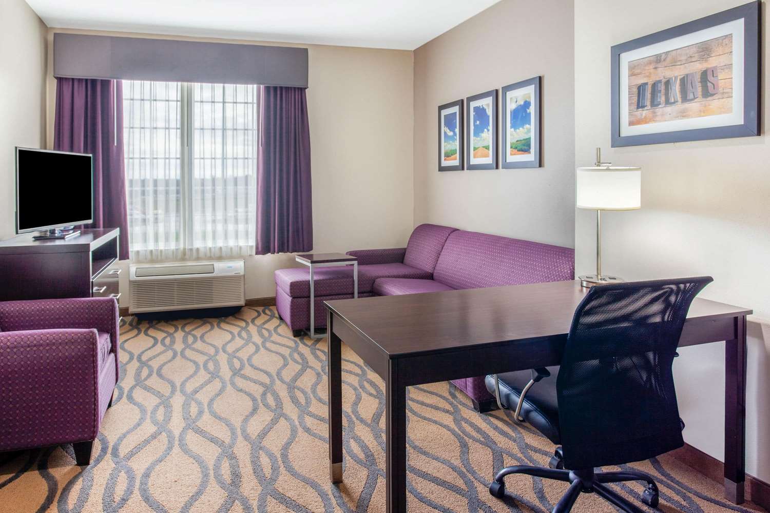 La Quinta Inn Suites Luling 12/23