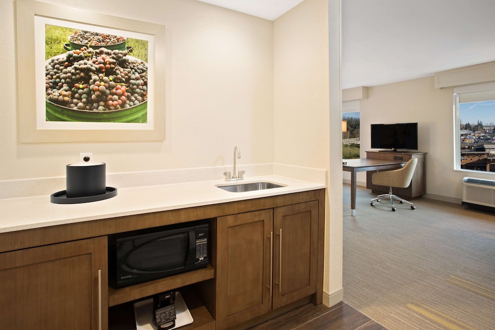 Hampton Inn & Suites-Seattle Woodinville WA 49/51