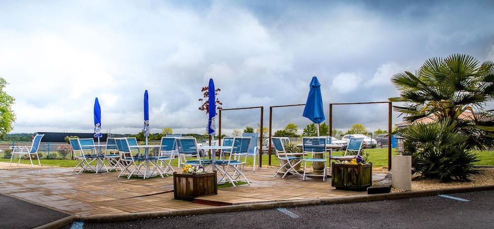 Brit Hotel Azur 32/32