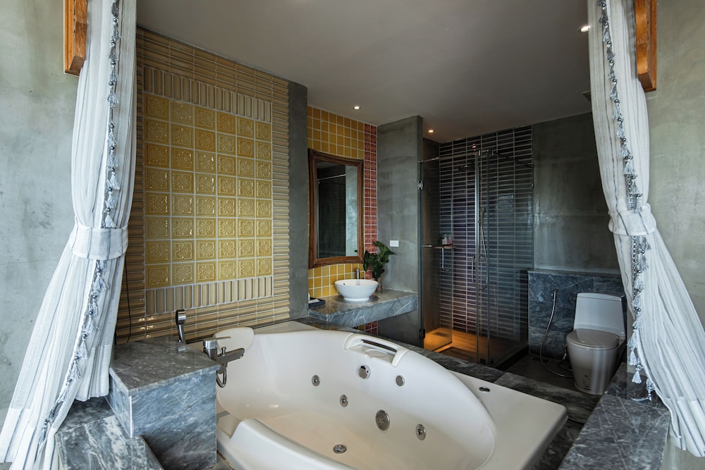 The Tarna Resort Koh Tao 50/50