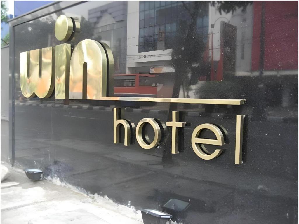 Win Hotel Blok M 6/33