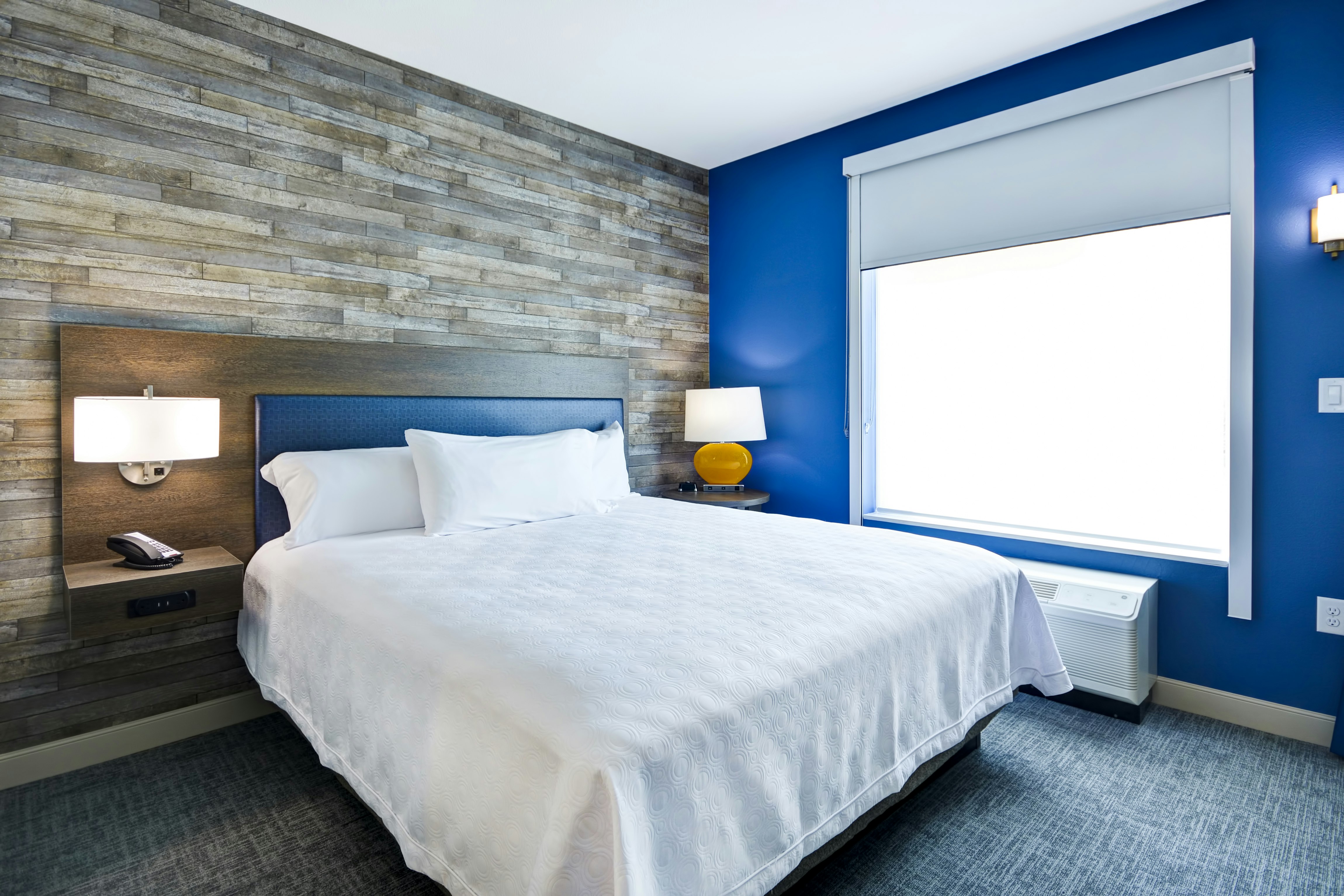 SUITE, KING BED, ACCESSIBLE