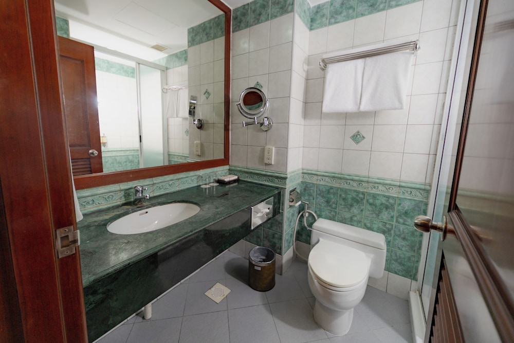 HULHULE ISLAND HOTEL 54/55
