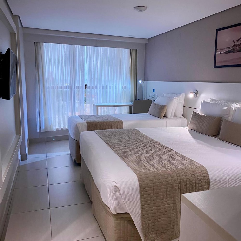 ROOM, TRIPLE, DOUBLE BED, FRONT VIEW