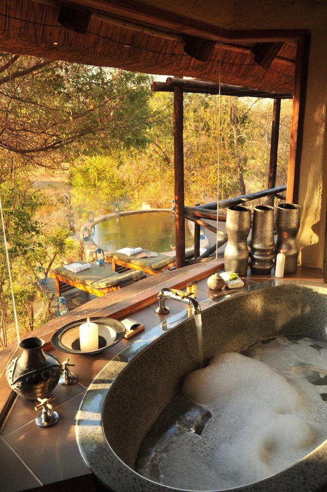 Lukimbi Safari Lodge 11/49