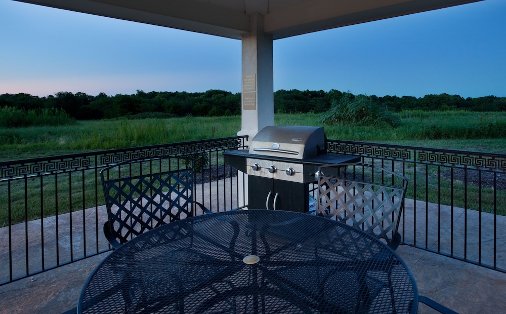 CANDLEWOOD SUITES OLATHE 49/56