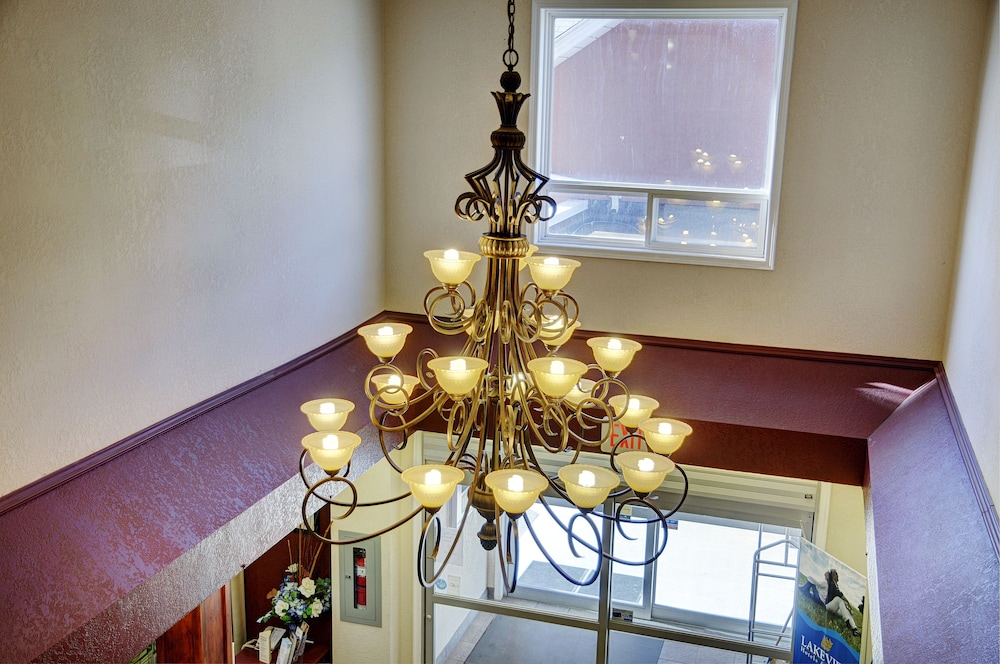 Lakeview Inn & Suites 22/32