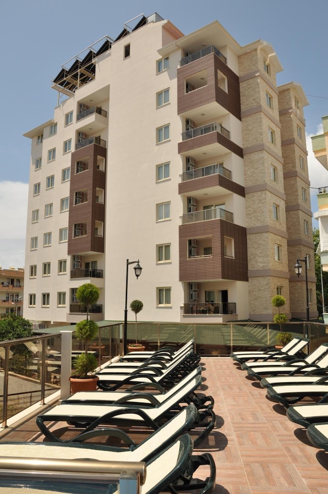 Almera Park Apartments 4/73