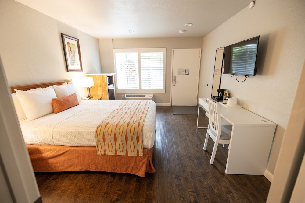 ROOM, QUEEN BED, ACCESSIBLE