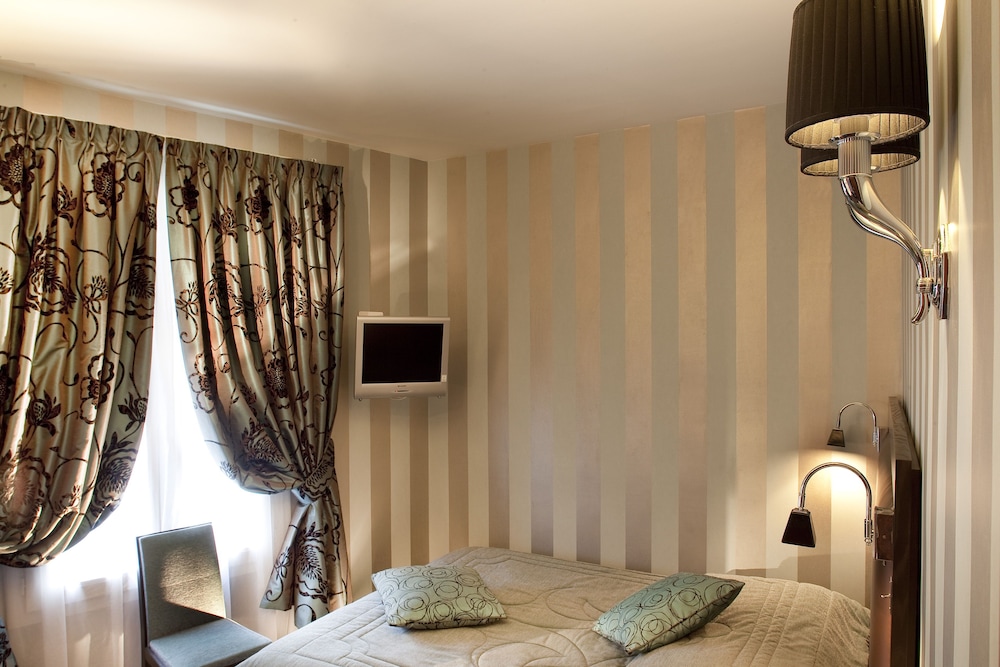 Hotel Riviera Elysees 71/95