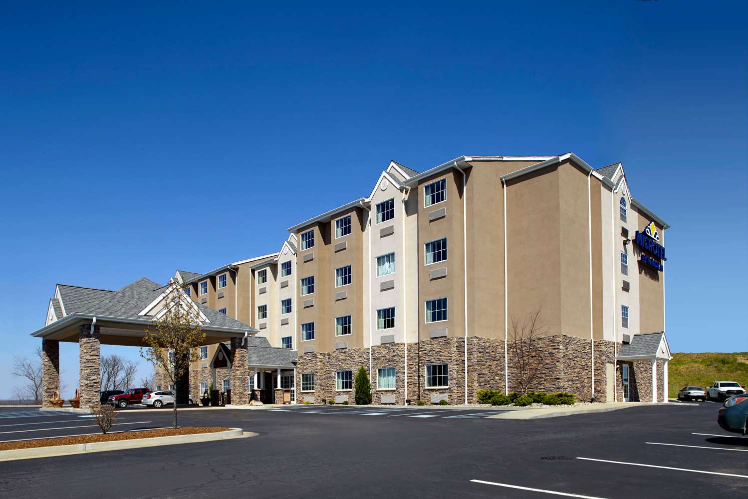 Microtel Inn And Suites By Wyndham New Martinsville 26/29