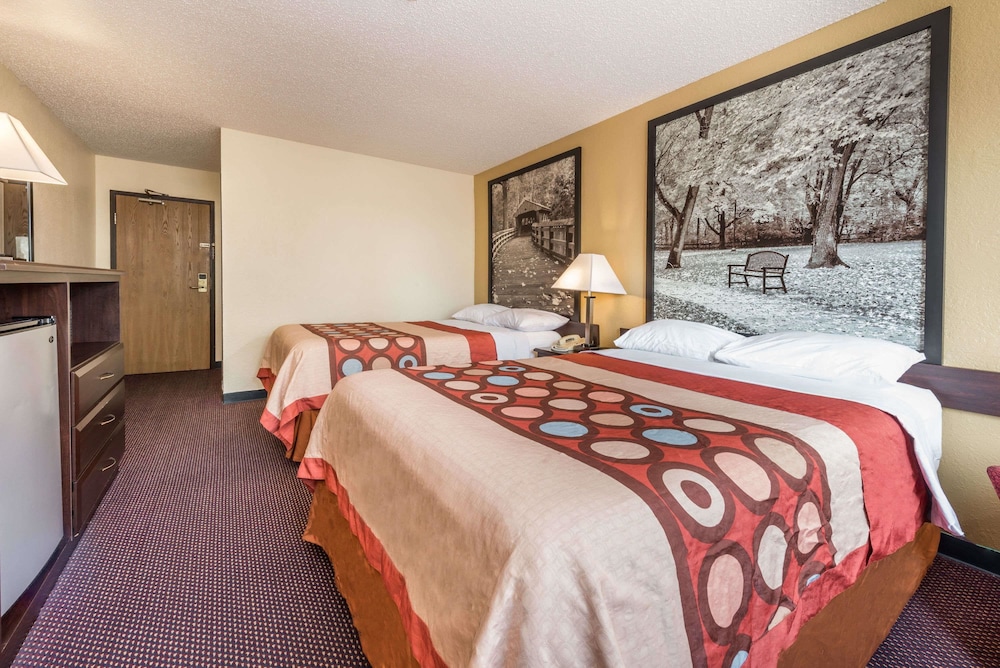 Super 8 By Wyndham Franklin/Middletown Area 8/29