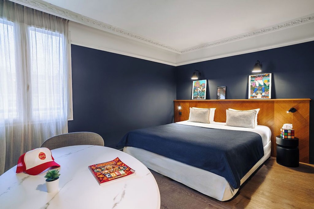 Superior, Queen Bed, Citadines City Centre Grenoble 2/10