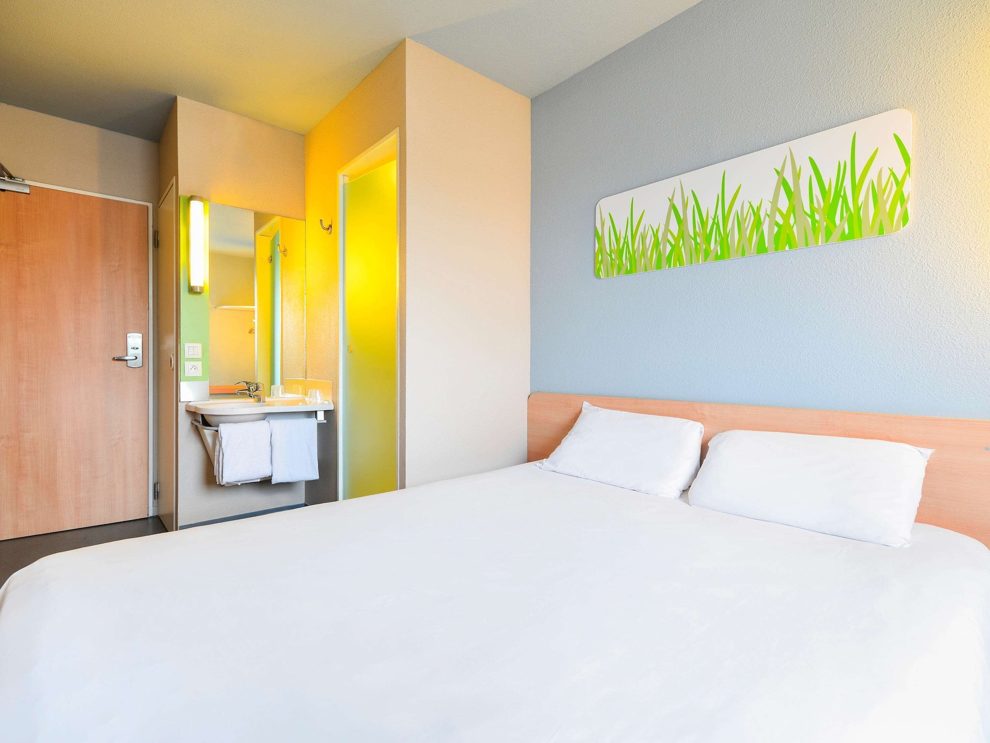 ROOM, DOUBLE BED