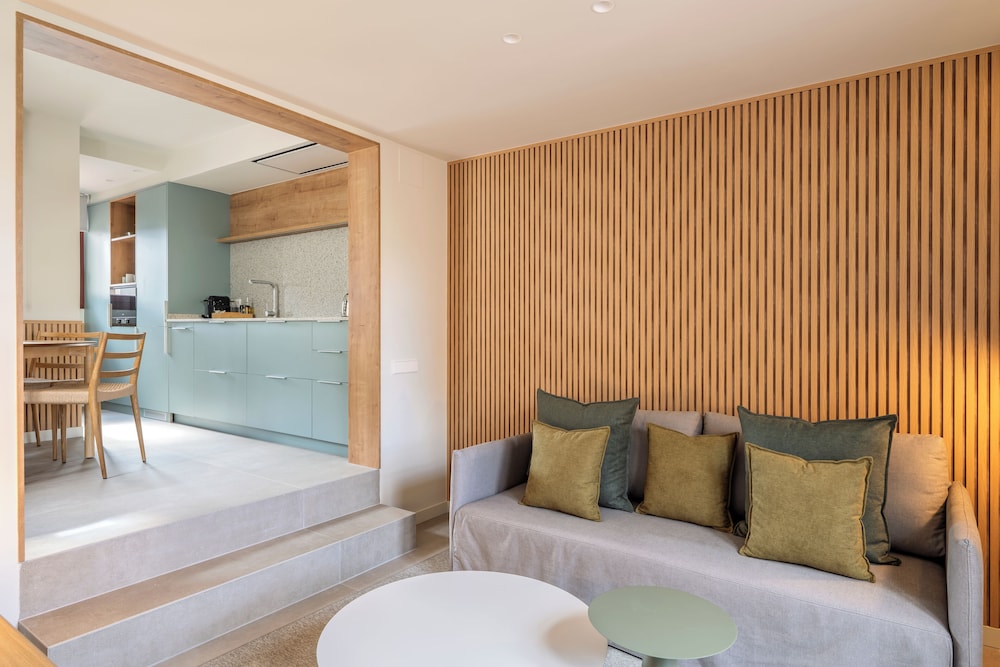 Aspasios Garden Apartments 45/46