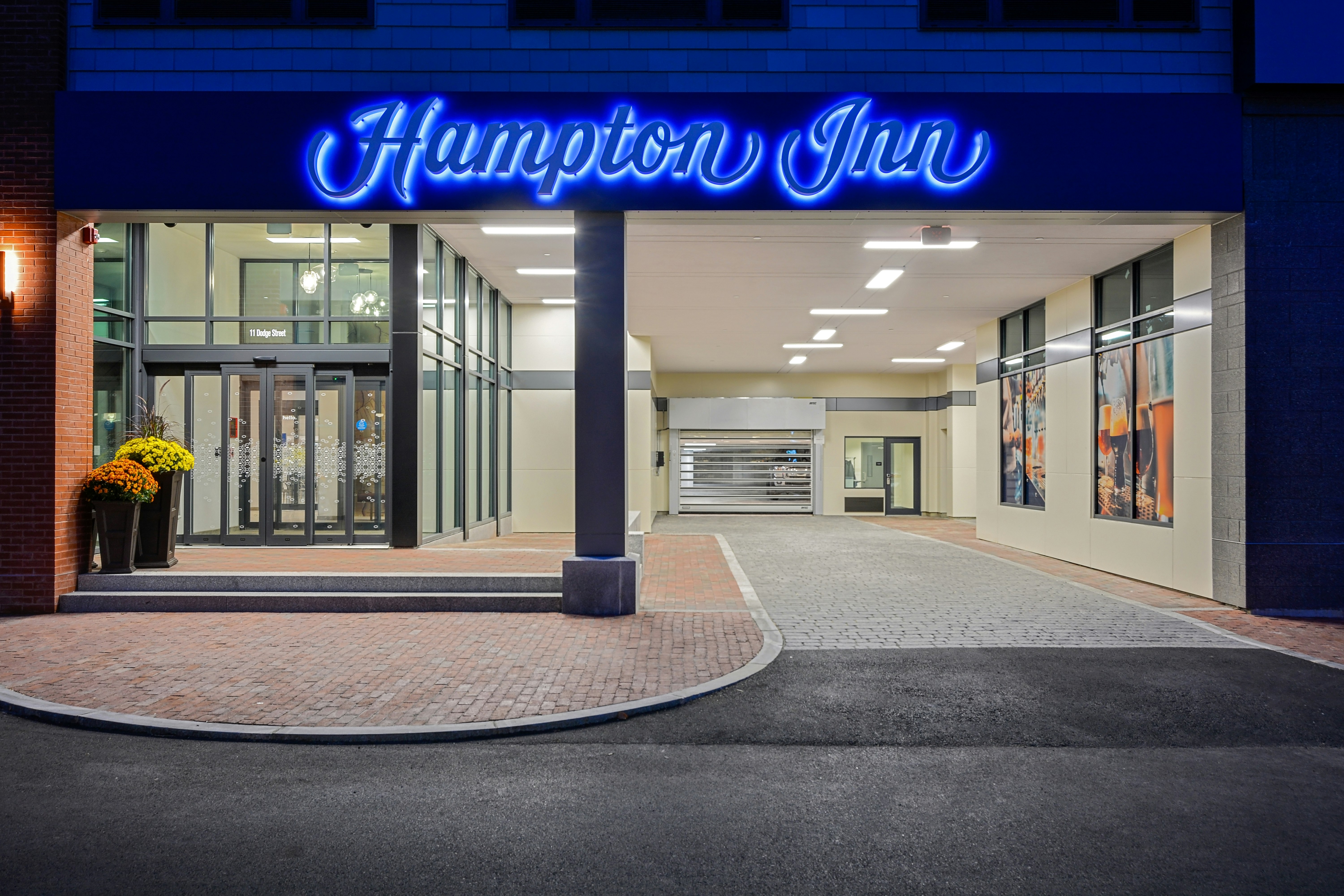 Hampton Inn Salem Ma 57/59
