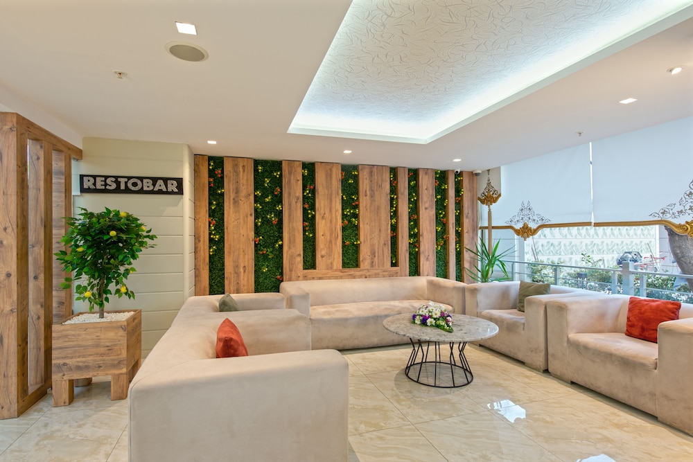 CITRUS PARK HOTEL 31/56
