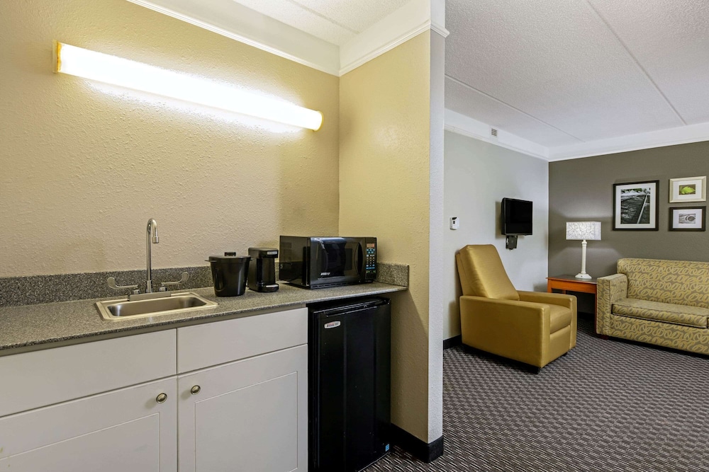 La Quinta Inn Suites Macon 13/45
