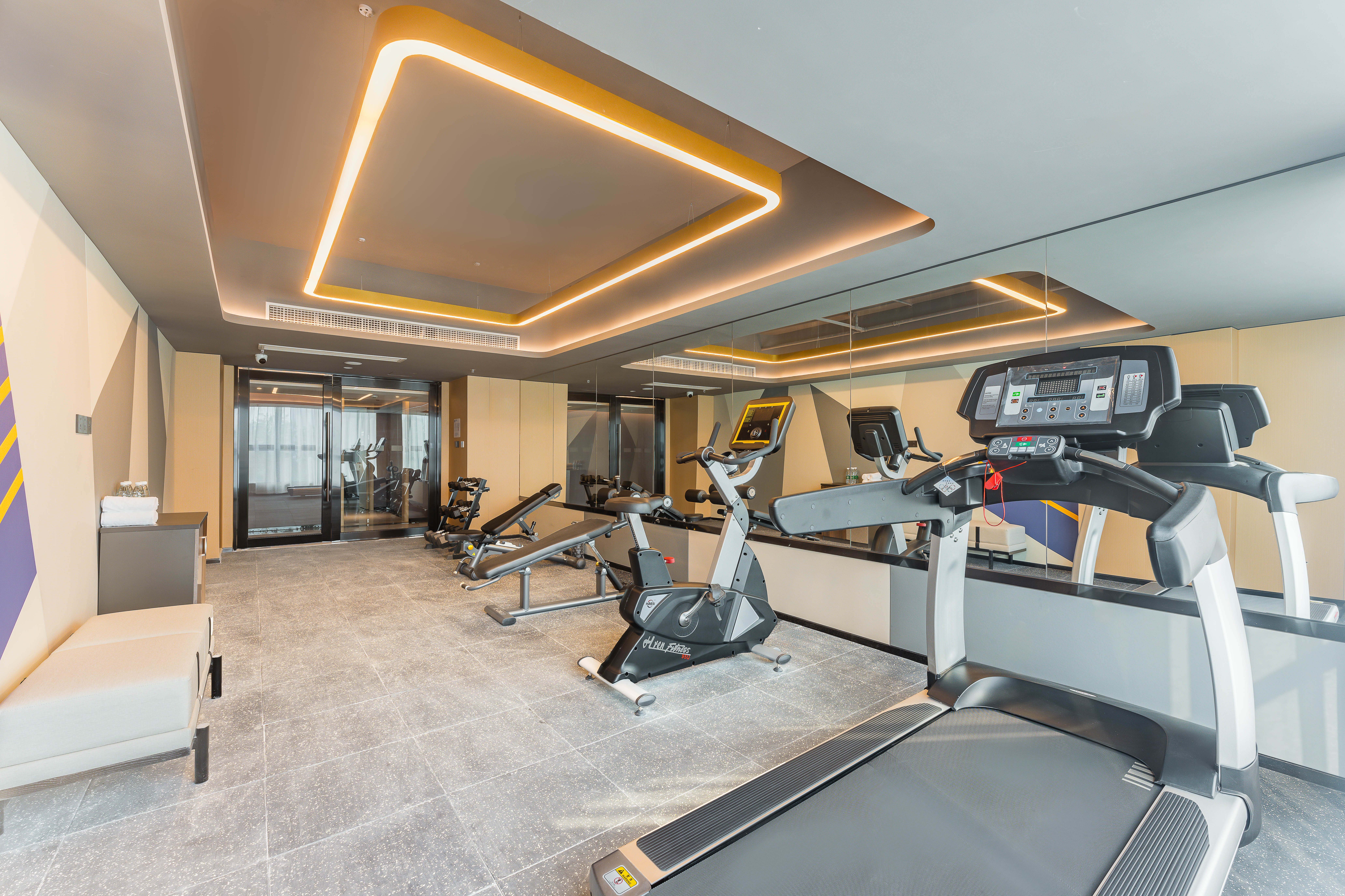 Holiday Inn Express Hangzhou Qianjiang CenturyCity 40/55