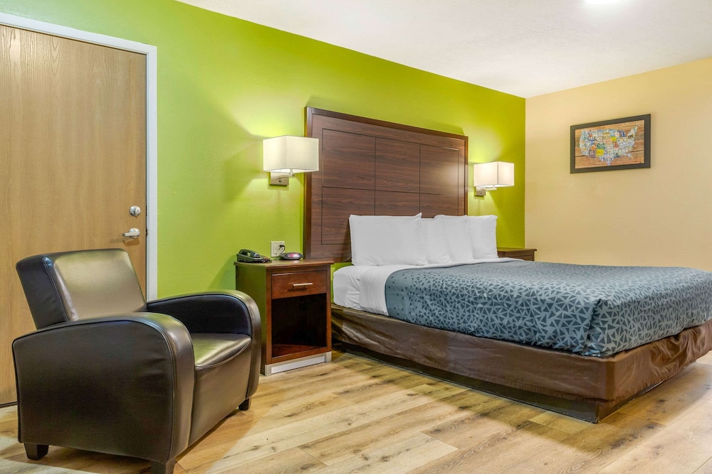 Econo Lodge West Coors Blvd 5/34