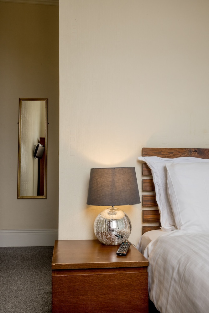ROOM, SINGLE