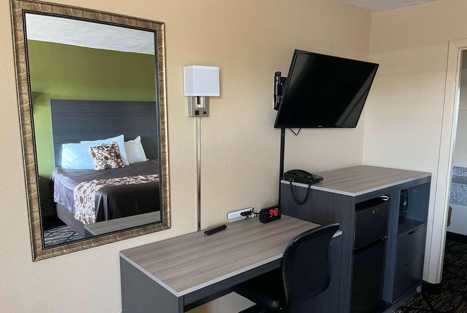 Travelodge By Wyndham Mansfield 13/19