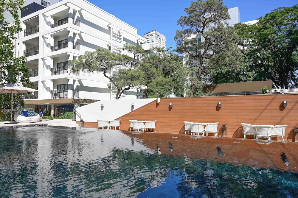Floral Court Hotel and Residence 54/58
