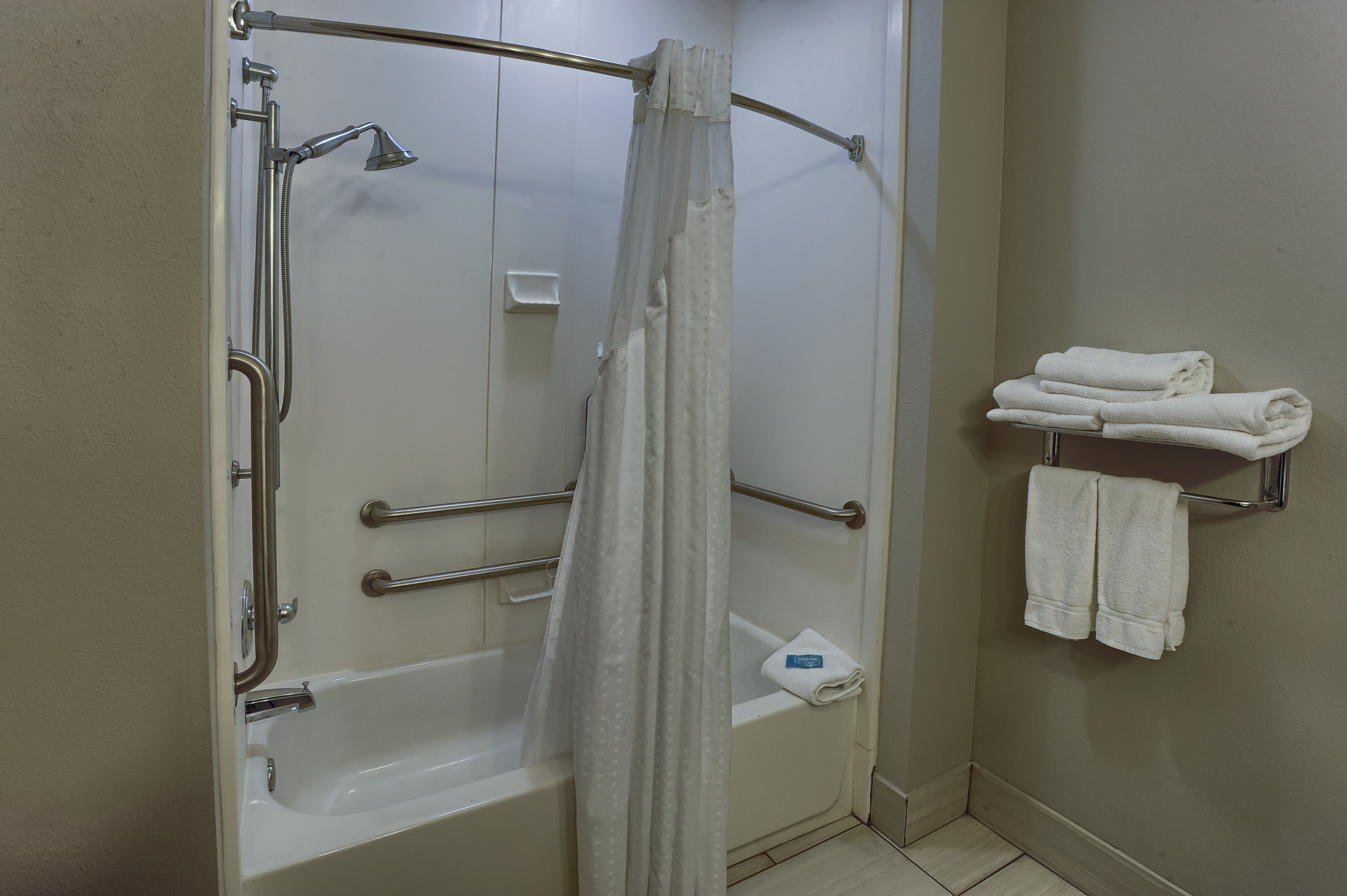 Holiday Inn Express Hotel Suites Pell City 71/71