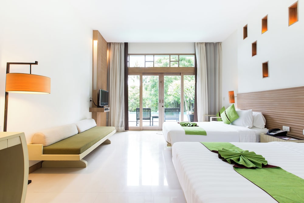 Deluxe, Twin Beds, Pool Access