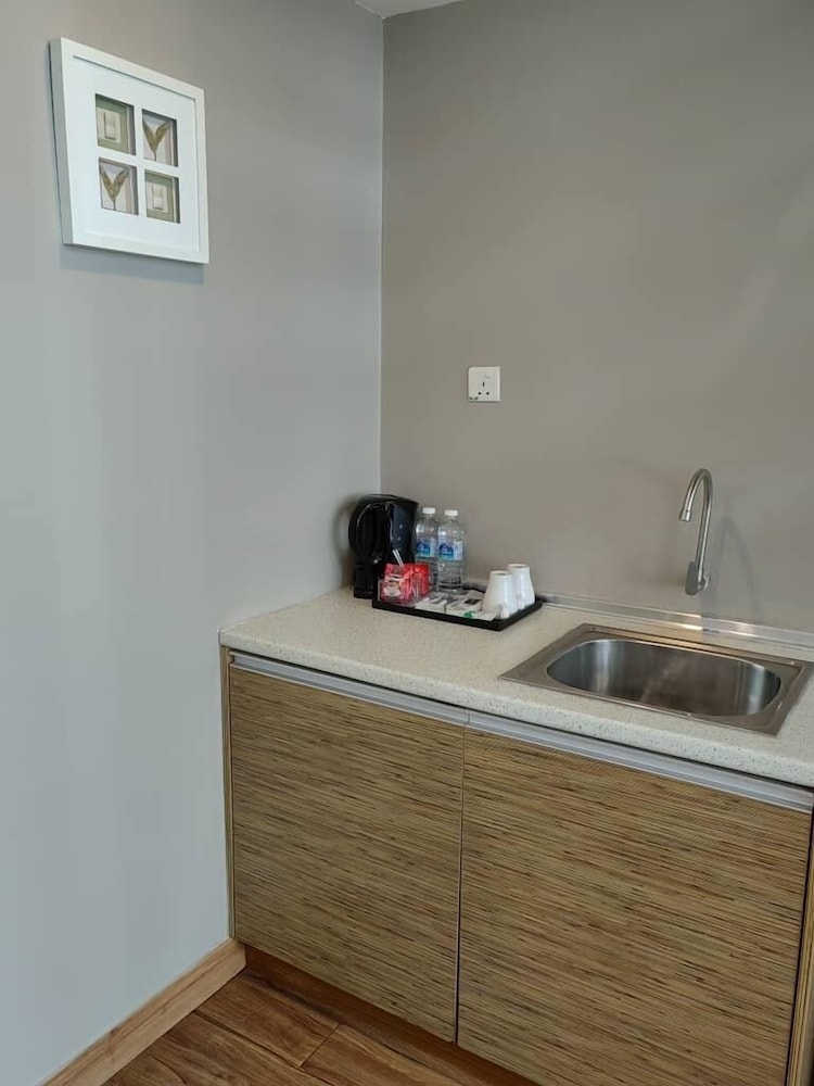 The Ceo Executive Office Suites 7/47