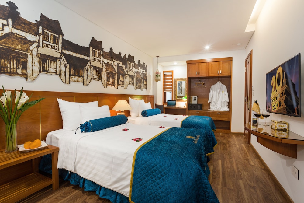 STUDIO, DOUBLE OR TWIN BED