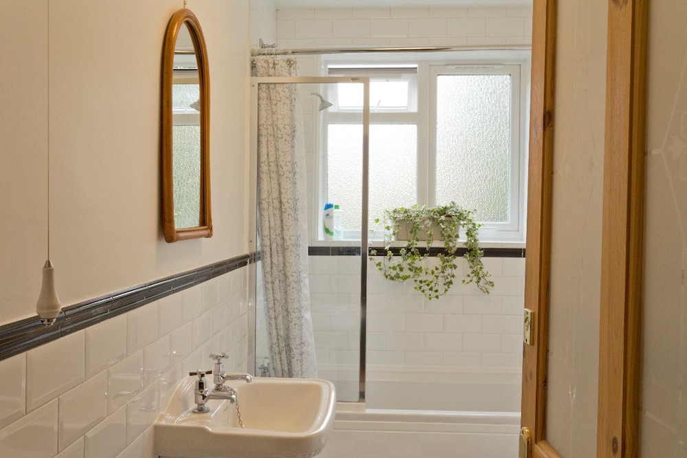 Poplar House Serviced Apartments 21/27