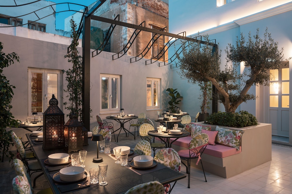 Castro Hotel Syros 46/50