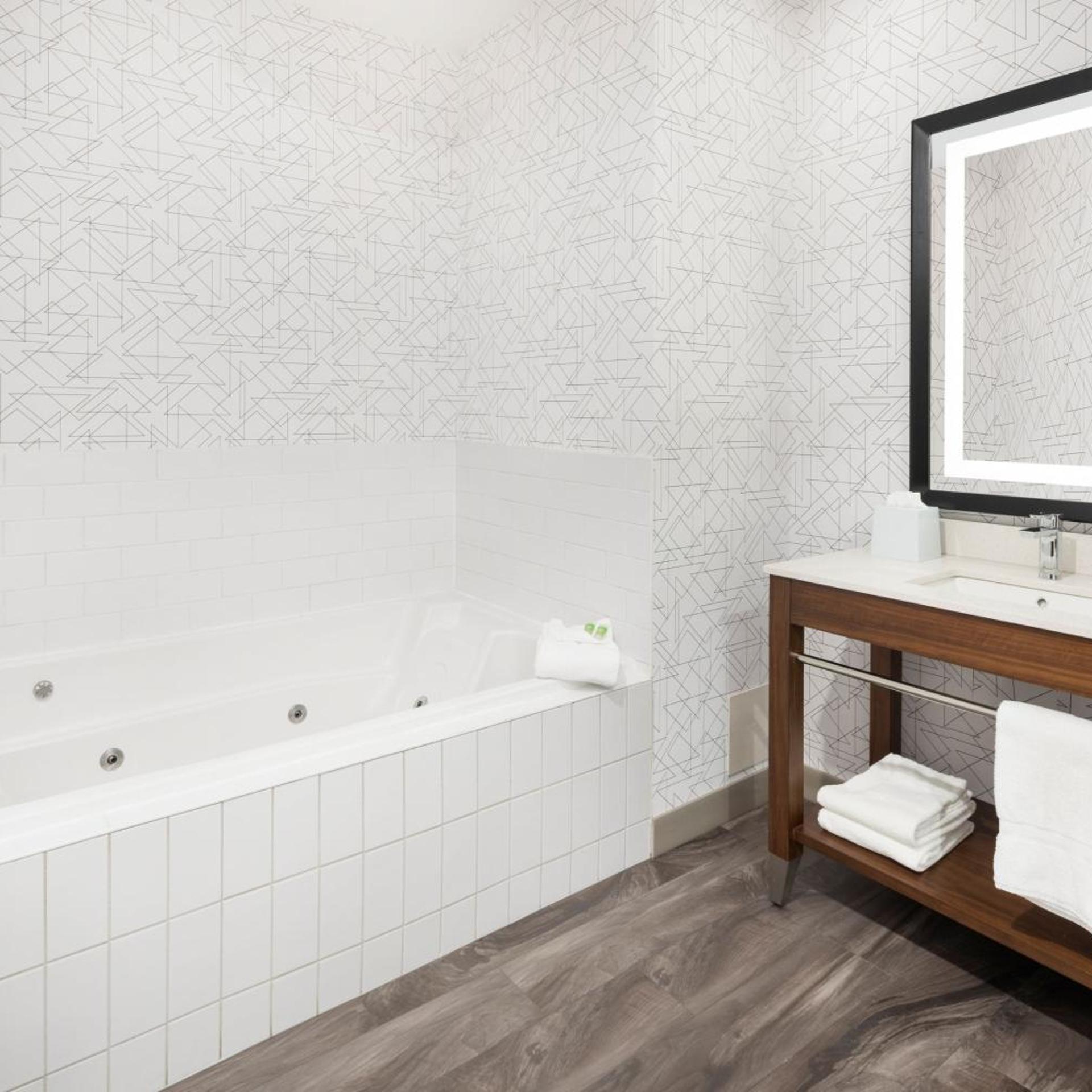 جناح عائلي، Four Points by Sheraton Calgary Airport 3/3