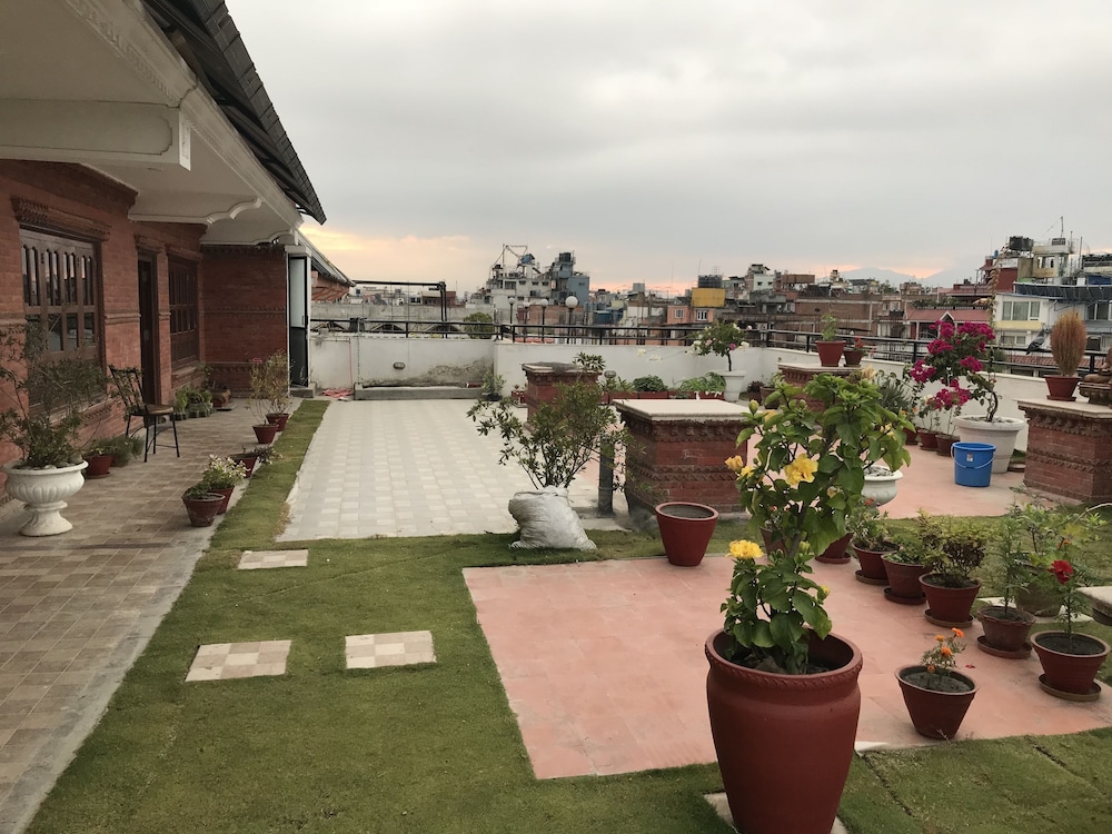 Dom Himalaya Hotel 61/73