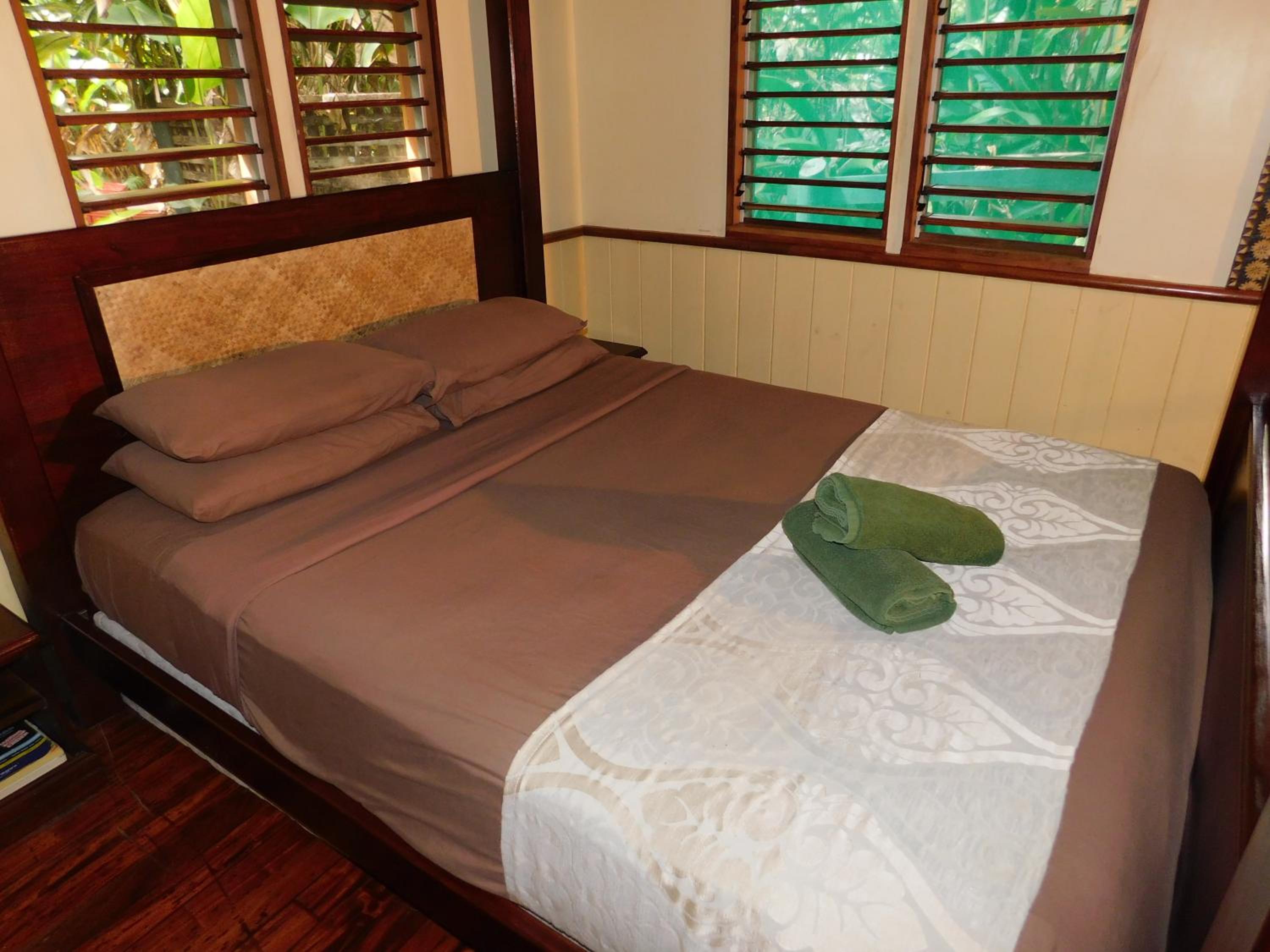 Bure, Queen Bed, Forest View