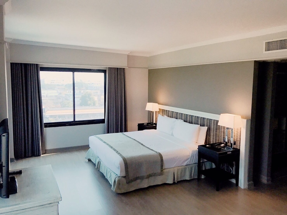 Grand Riverside Hotel Phitsanulok 8/65