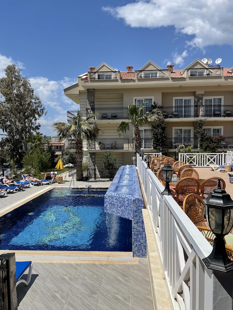 Celay Hotel 35/38
