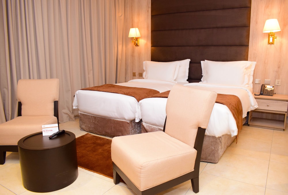 Monty Suites and Golf 5/46