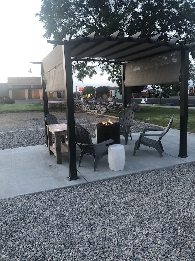 Blue Sage Inn & Suites 38/46