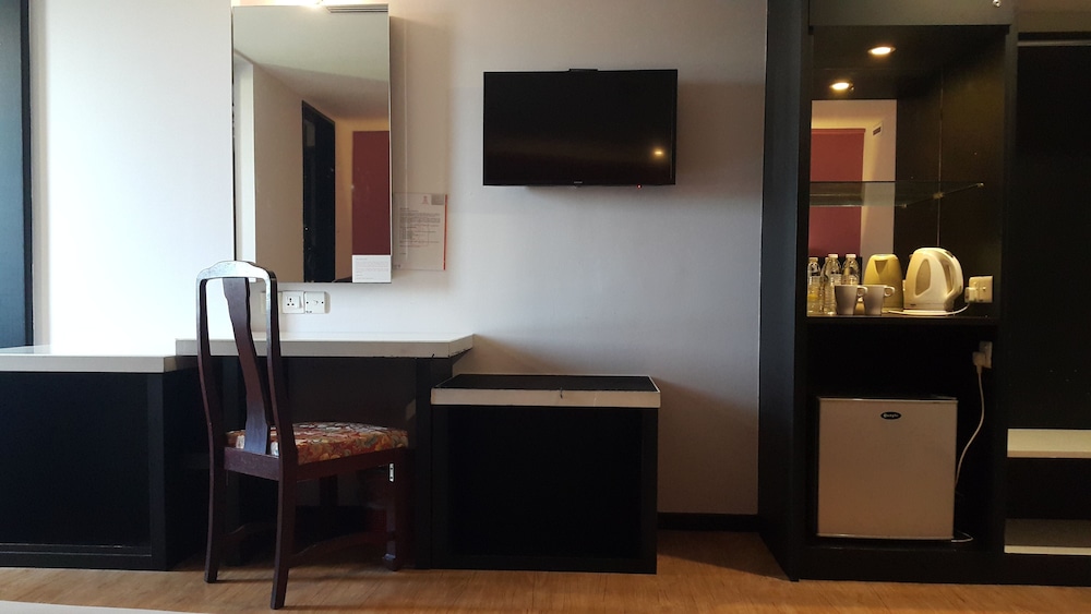 RED ROCK HOTEL 40/45