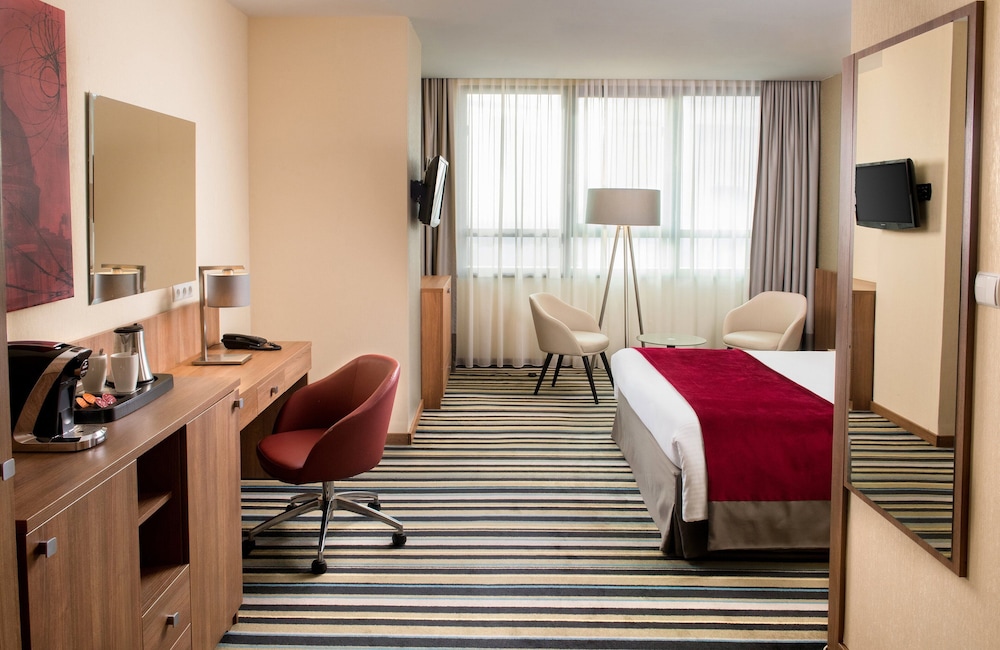 Deluxe, Queen Bed, Leonardo Royal Hotel Warsaw 7/10