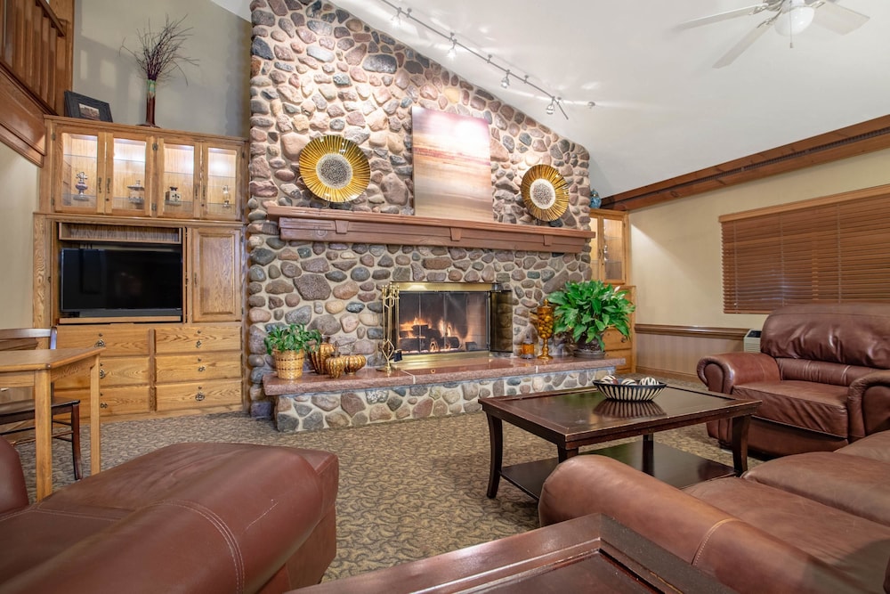 AmericInn by Wyndham Green Bay West 29/42