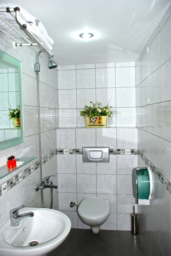 Hotel Mithat 60/60