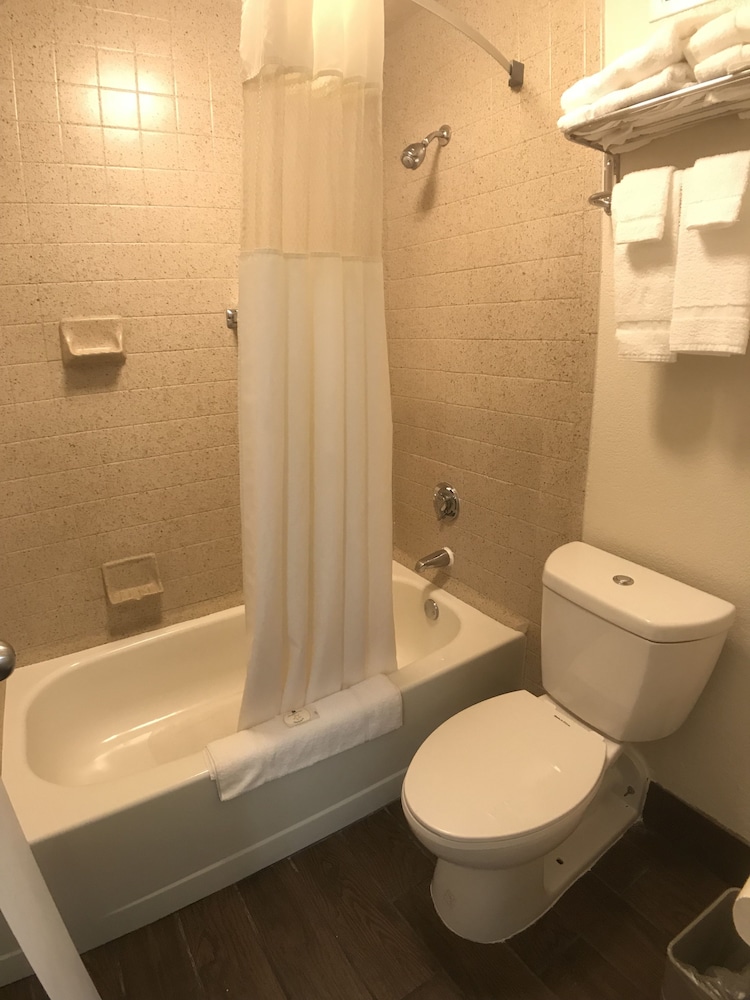 QUALITY INN AT ARLINGTON HIGHLANDS 15/44