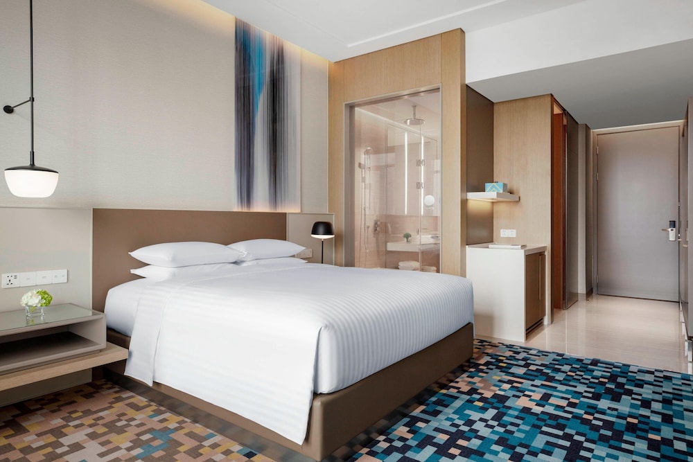 ROOM, KING BED, CITY VIEW