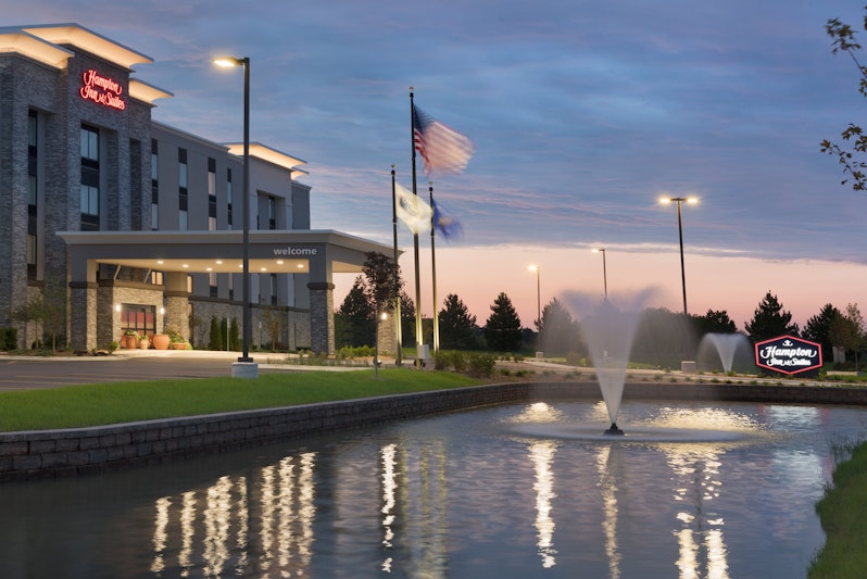 Hampton Inn & Suites Kenosha Pleasant Prairie 44/44