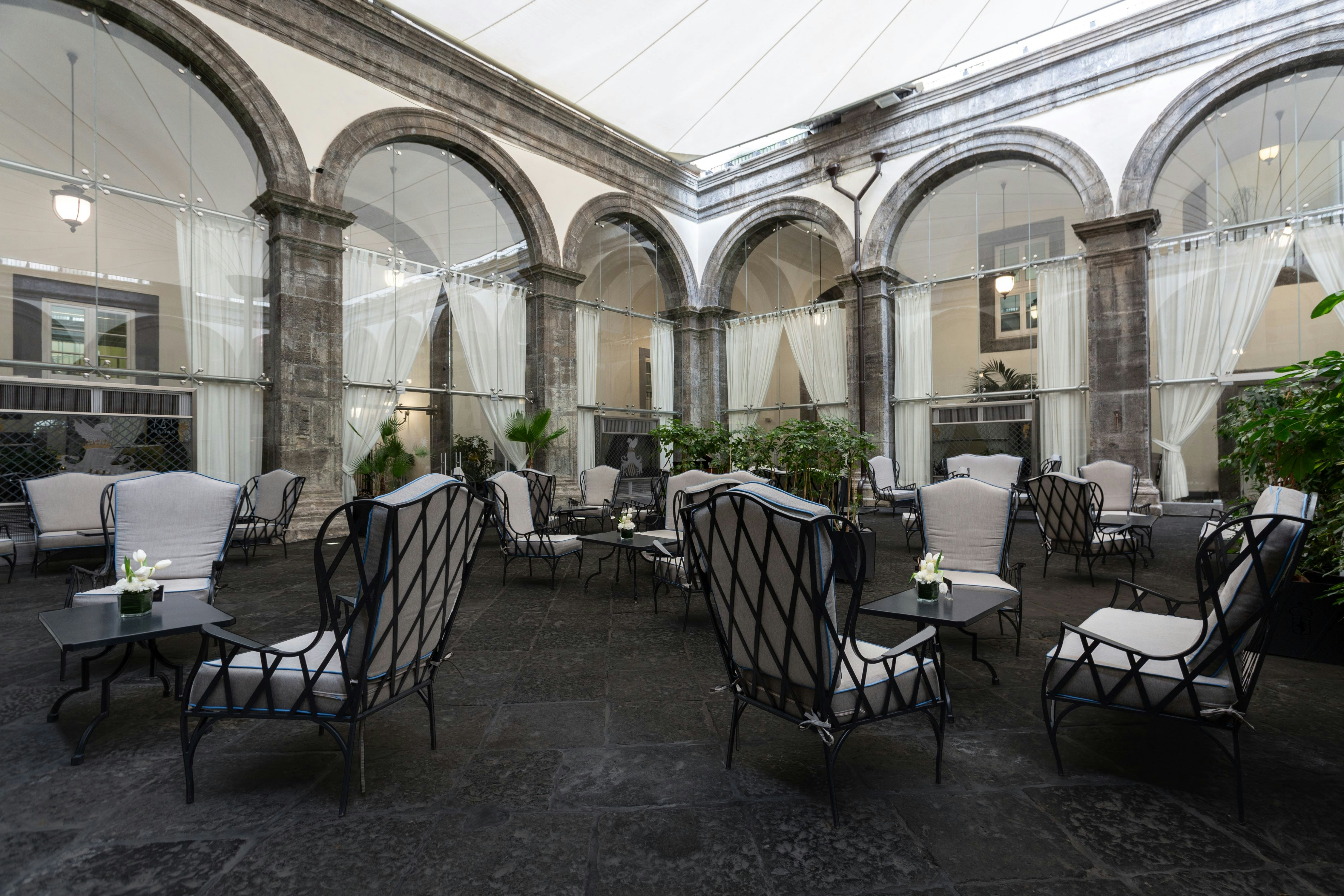 Palazzo Caracciolo Naples 23/43